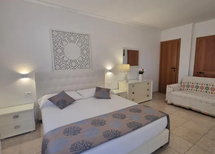 Maresol アパートホテル