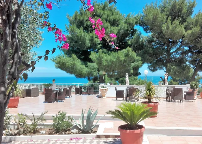 Maresol アパートホテル