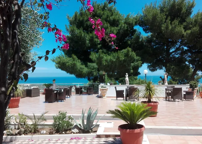 Maresol アパートホテル