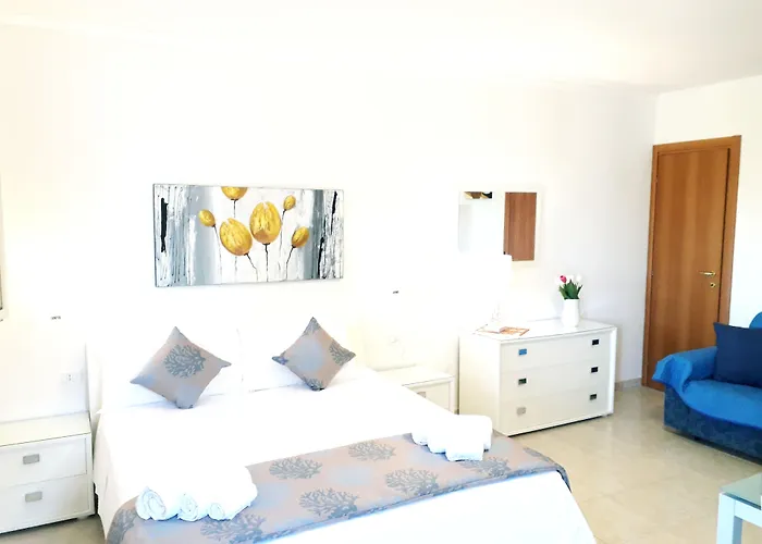 Maresol アパートホテル